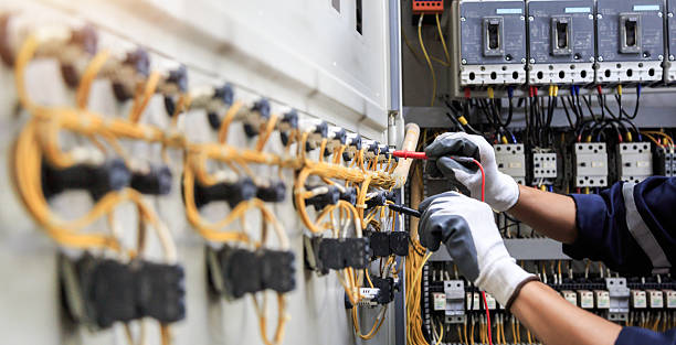 Professional Electrician technician working in Baileyton, AL